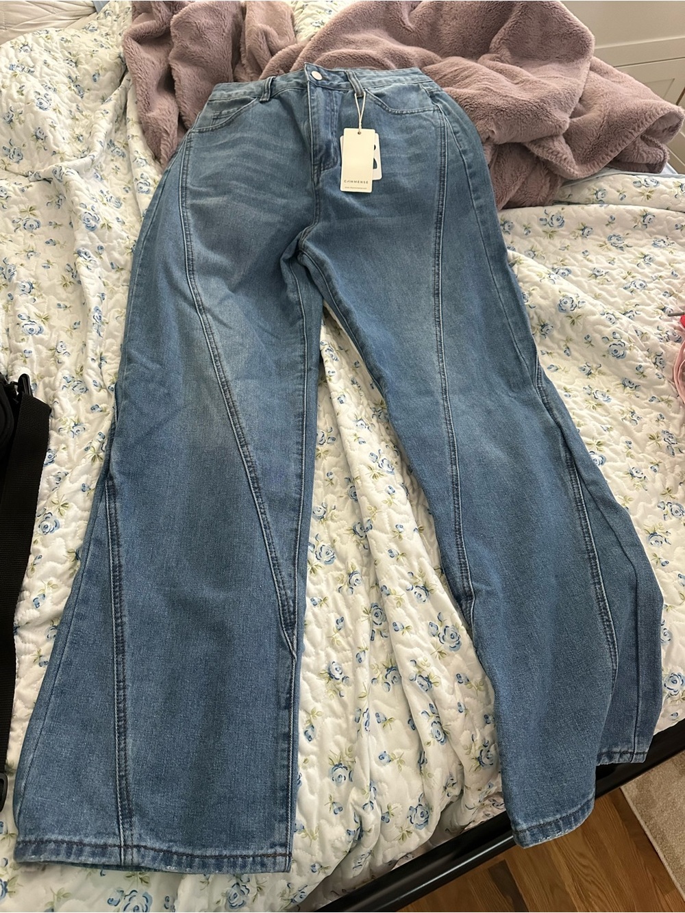 Commense Light Blue Wide-Leg Jeans with Panel Seams